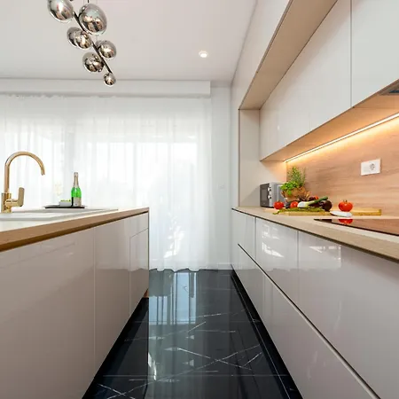 Cvita Zadarvillas Vila *